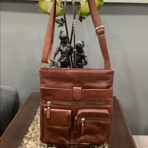 LEATHER ILI MESSENGER BAG‎